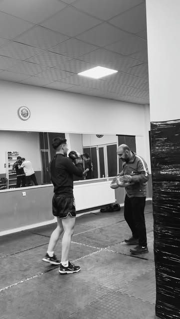 Erdal Hoca bir sporcuyla birebir çalışıyor